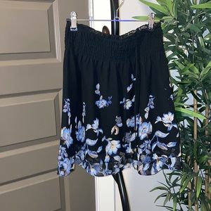 ⭐️White House black market black floral skirt⭐️